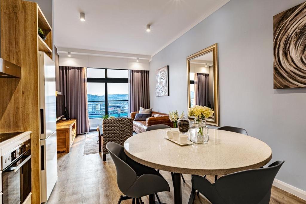 Menlyn Maine Residence Unit 1419 Pretoria Luaran gambar