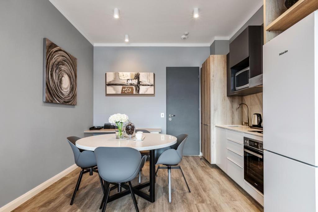 Menlyn Maine Residence Unit 1419 Pretoria Luaran gambar