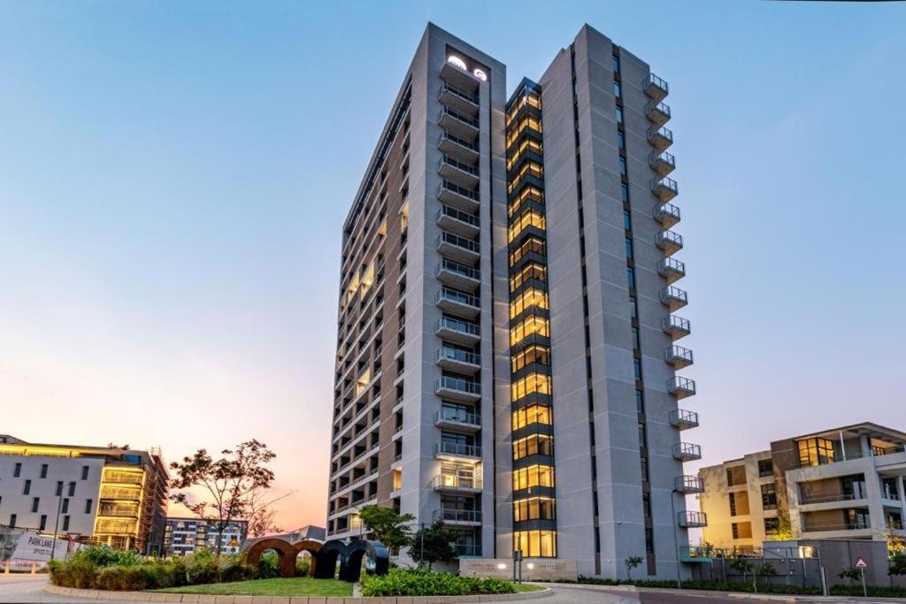 Menlyn Maine Residence Unit 1419 Pretoria Luaran gambar