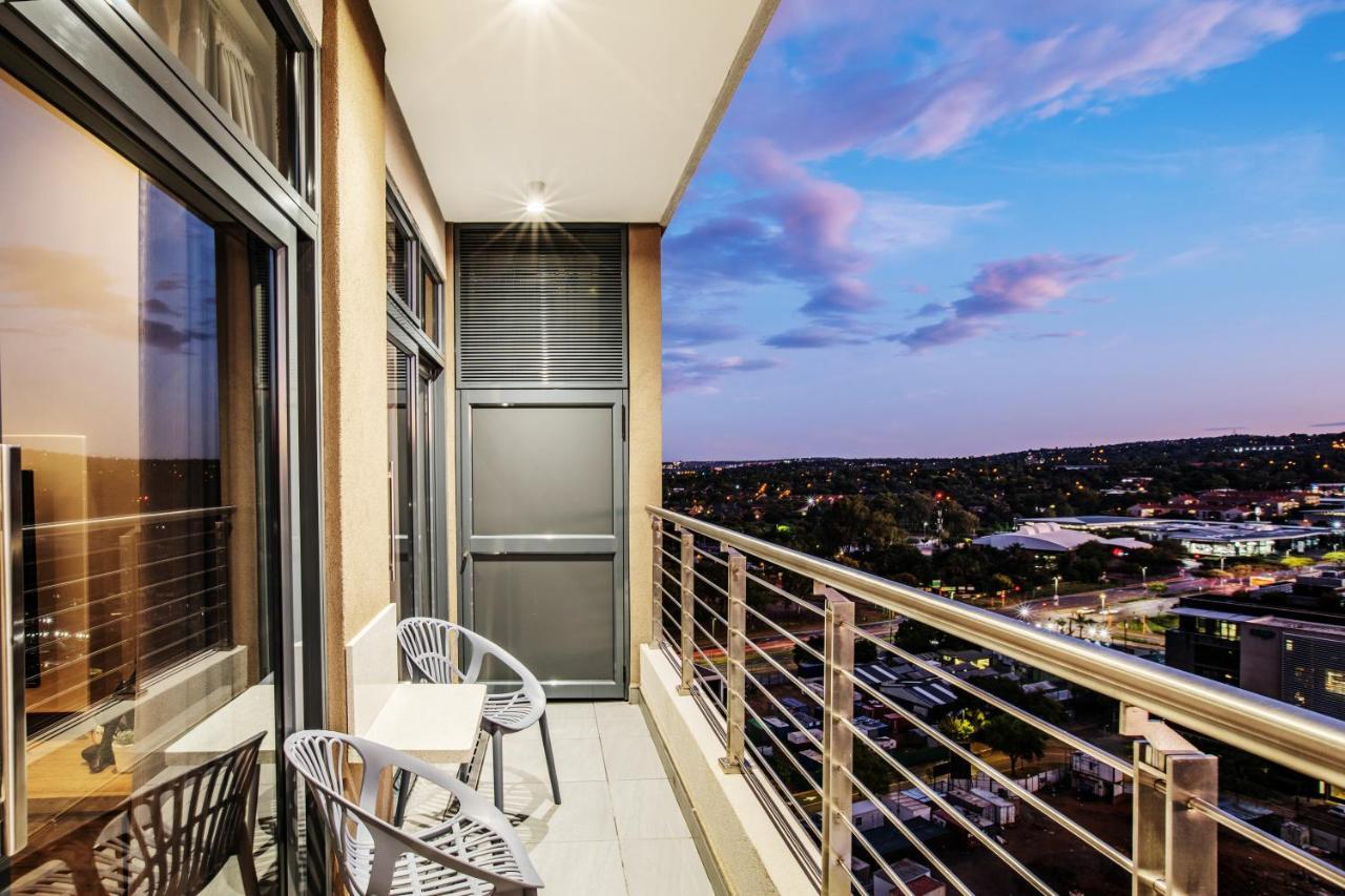 Menlyn Maine Residence Unit 1419 Pretoria Luaran gambar