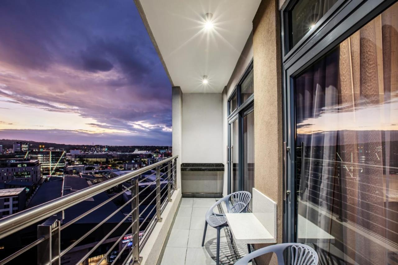 Menlyn Maine Residence Unit 1419 Pretoria Luaran gambar